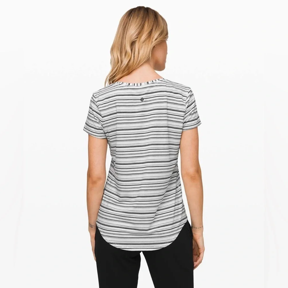 Lululemon Love Tee V in Cut Back Stripe White Black Size 8 / 10